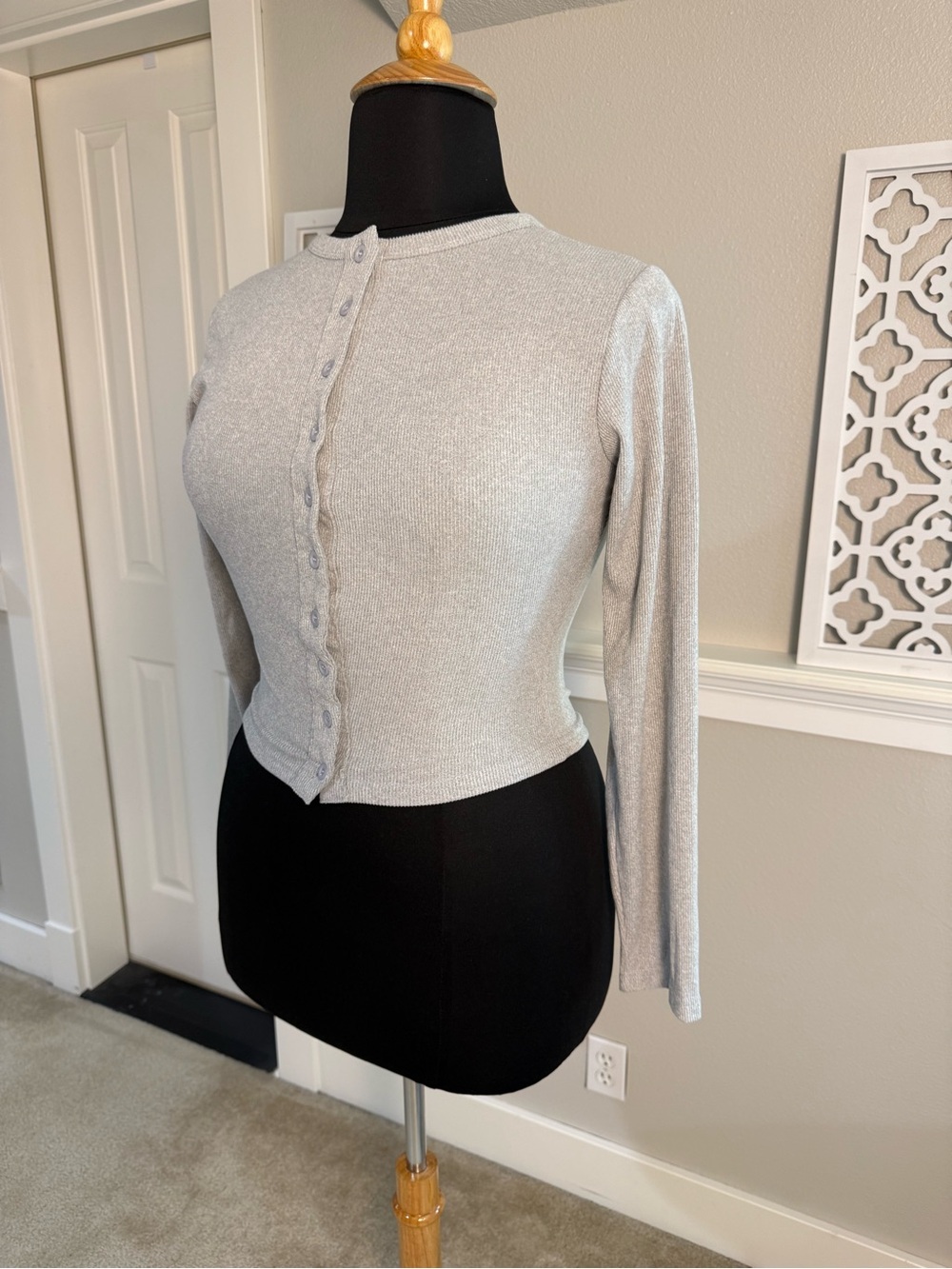 Gray Long-Sleeve Button-Front Ribbed Top - Picture 3 of 7